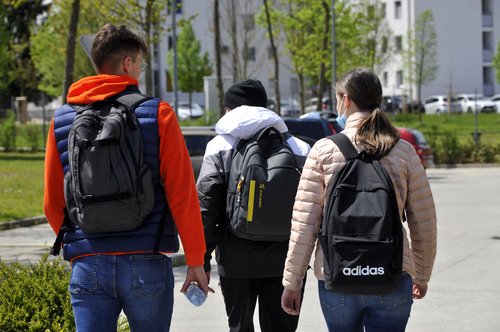 Dijaki, srednja šola