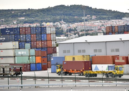 Luka Koper promet posel tovor kontejnerji