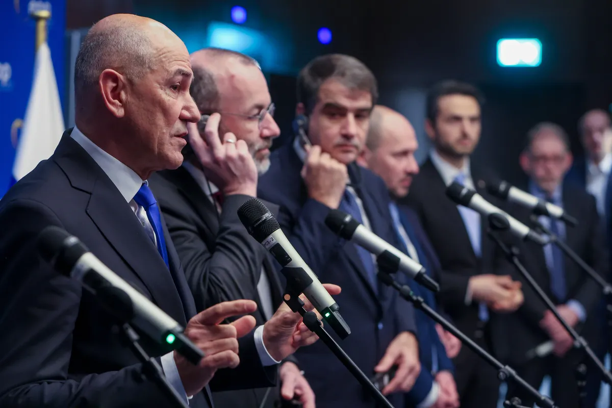 Janša o pozivu evropskih socialistov, da naj EPP izključi SDS: "V Sloveniji normalna levica ne obstaja več"