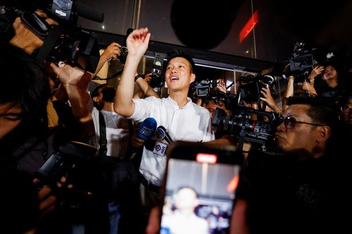 Vodja Ljudske stranke Natthaphong Ruengpanyawut