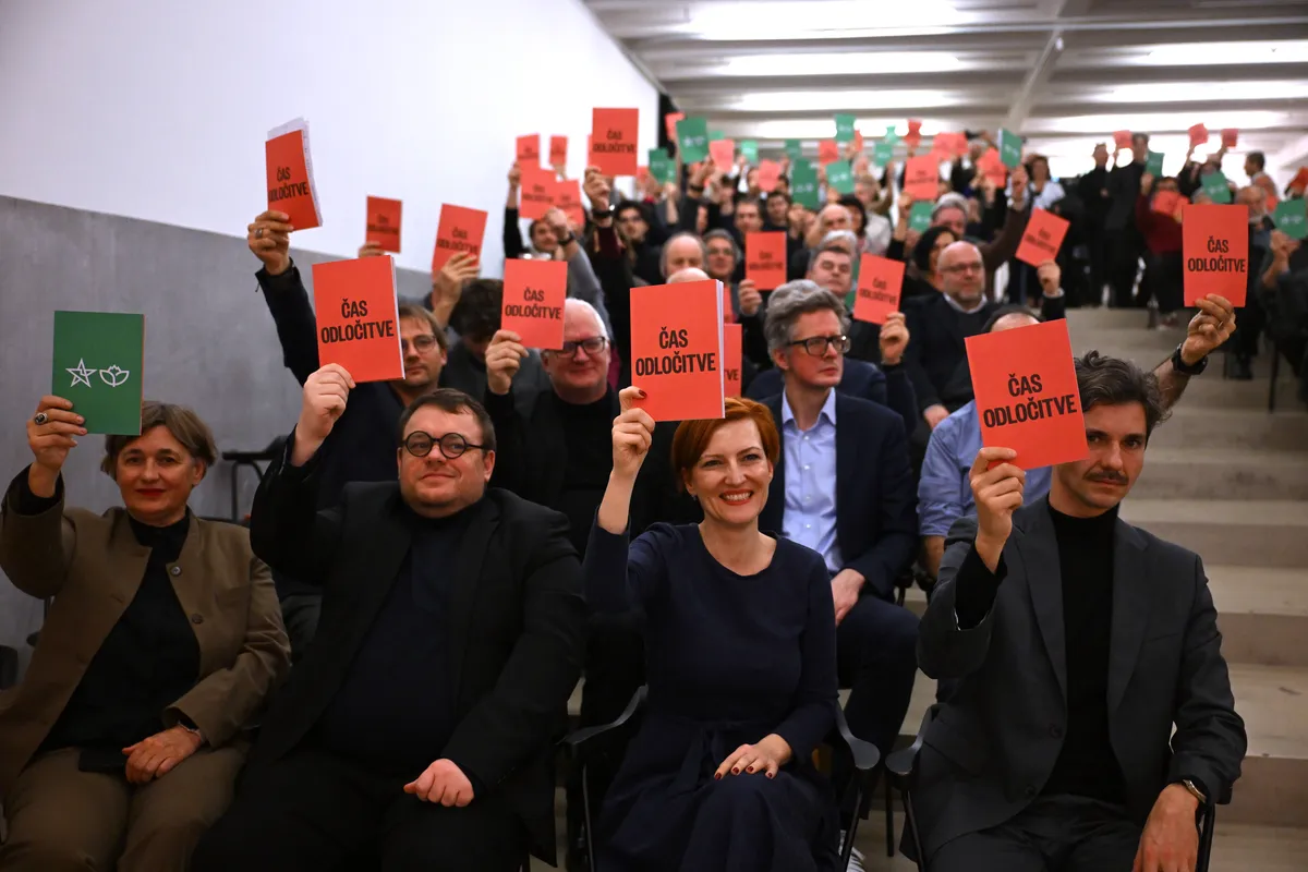 Levica in Vesna za umik Slovenije in Evrope iz Nata. Mesec: Gospodarstvo niso samo lastniki podjetij