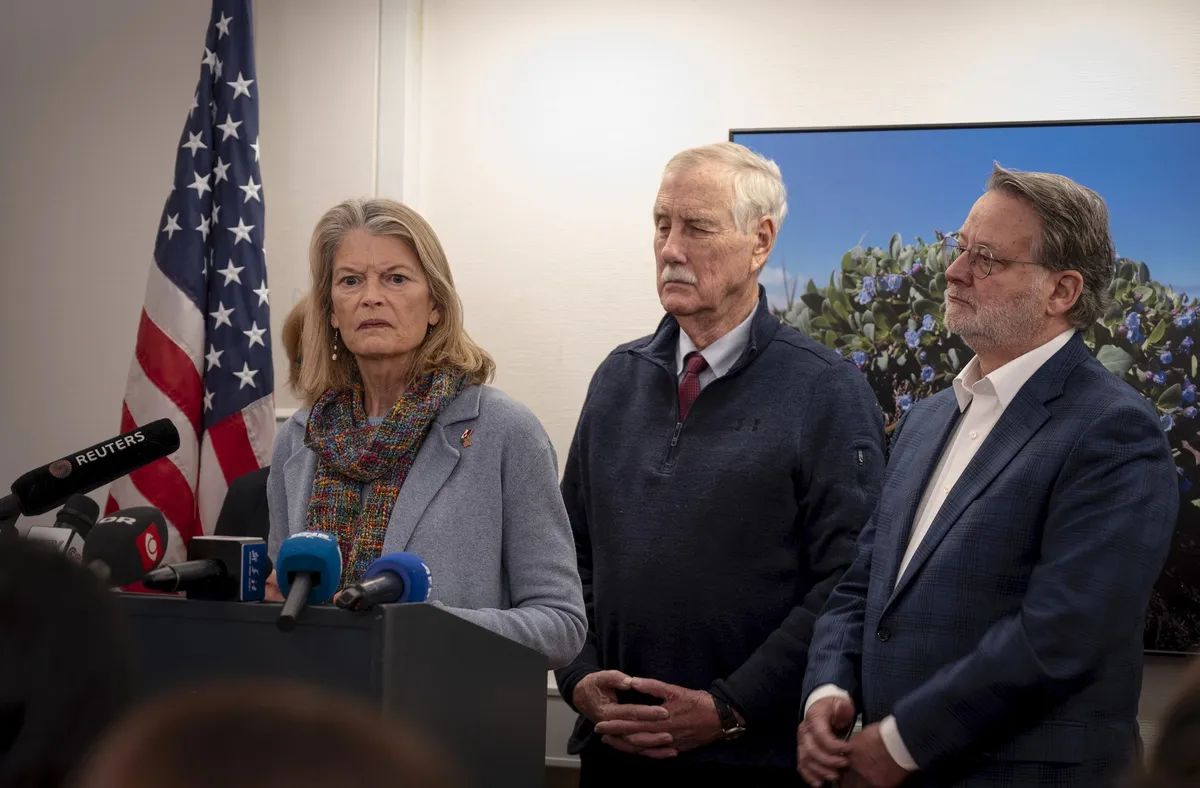 Ameriški senatorji na obisku na Grenlandiji poskušali povrniti zaupanje v ZDA