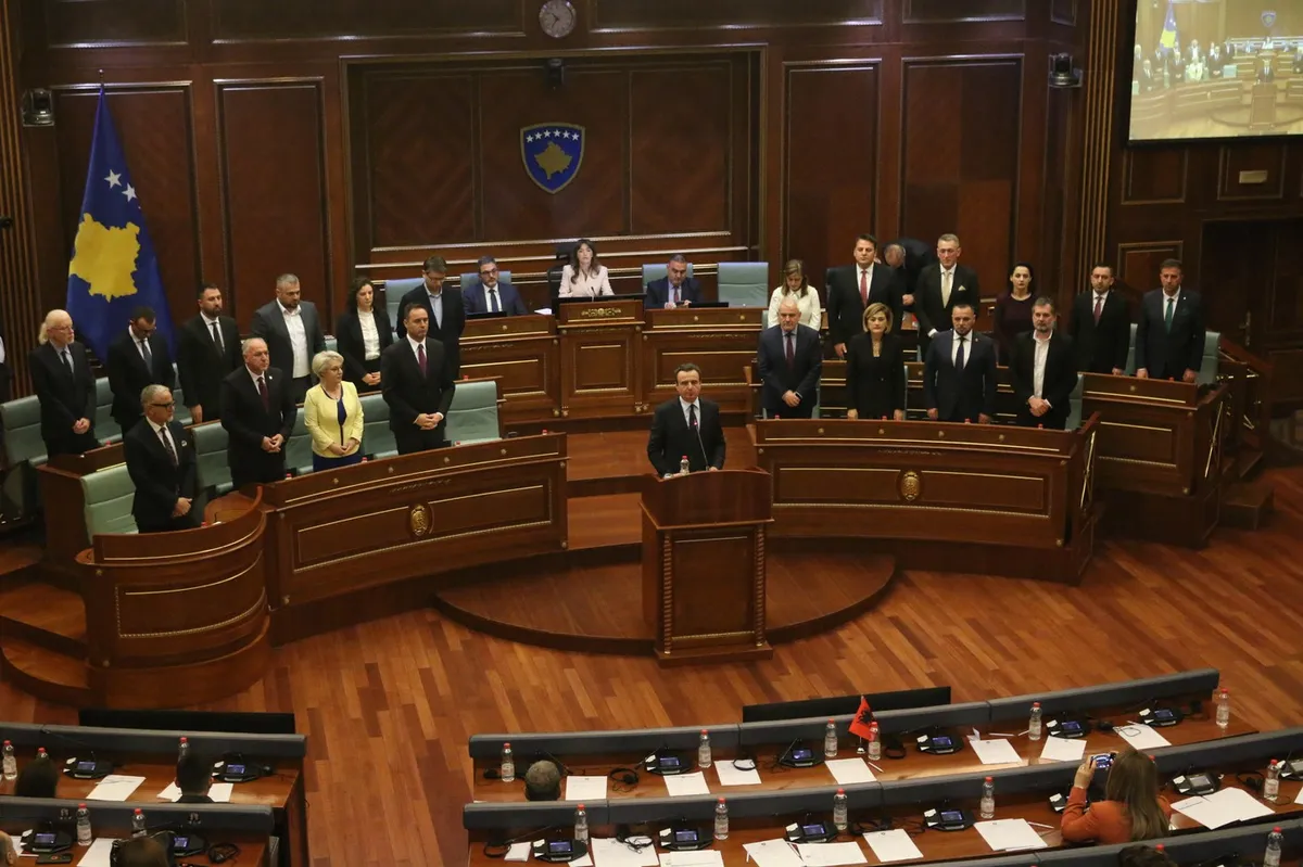 Po letu dni konec političnega krča Kosova, parlament potrdil novo vlado