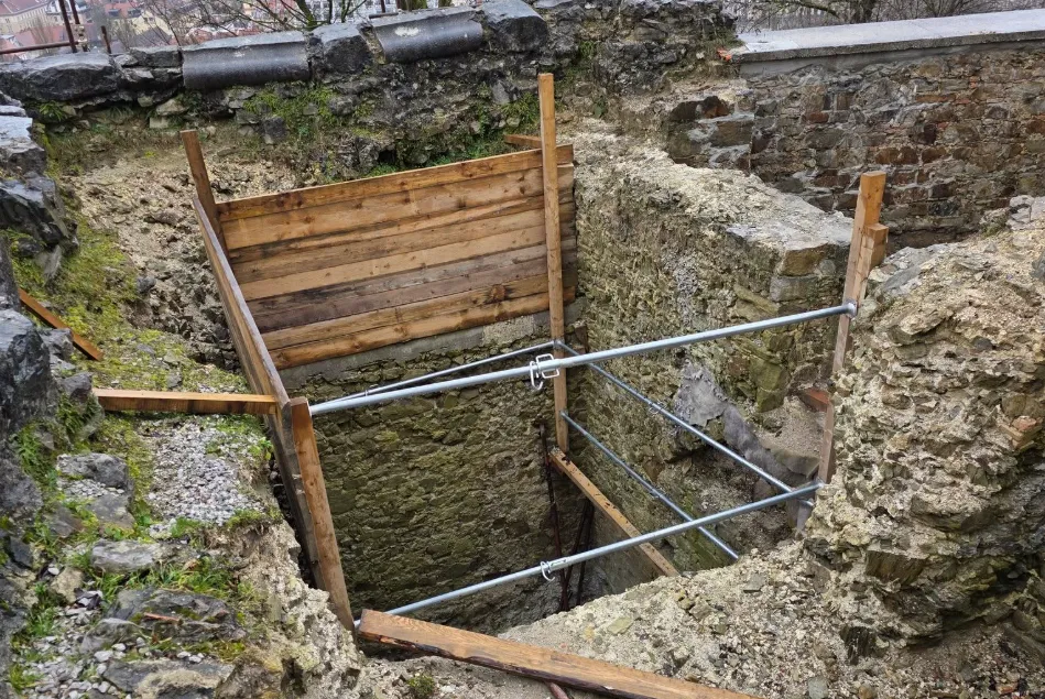 Arheološka izkopavanja na Ljubljanskem gradu: našli že več kot 500 posebnih najdb