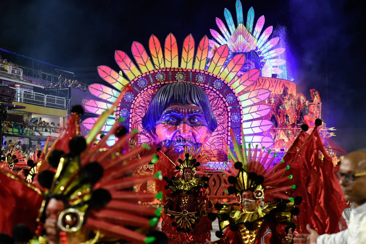 Mesta po svetu preplavile maske, nekatere so res spektakularne (FOTO)