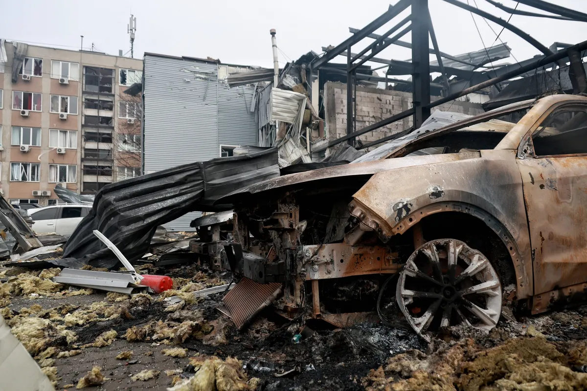 Rusija z novimi napadi na Ukrajino, umrla najmanj ena oseba