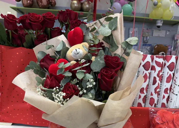 Cena valentinovega šopka jih je razbesnela. "Ste normalni? Pogrebni venec je cenejši"