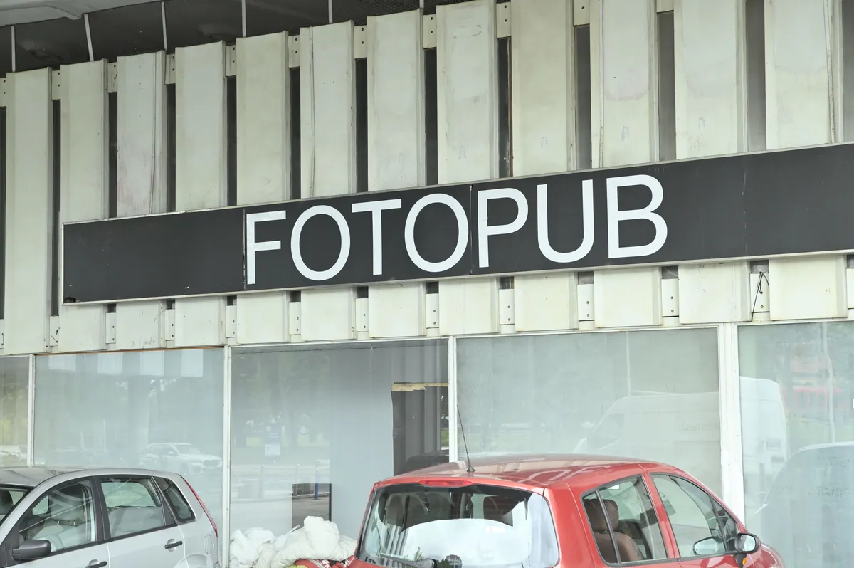 Afera Fotopub: sodišču še vedno ni uspelo vročiti obtožnice Dušanu Smodeju