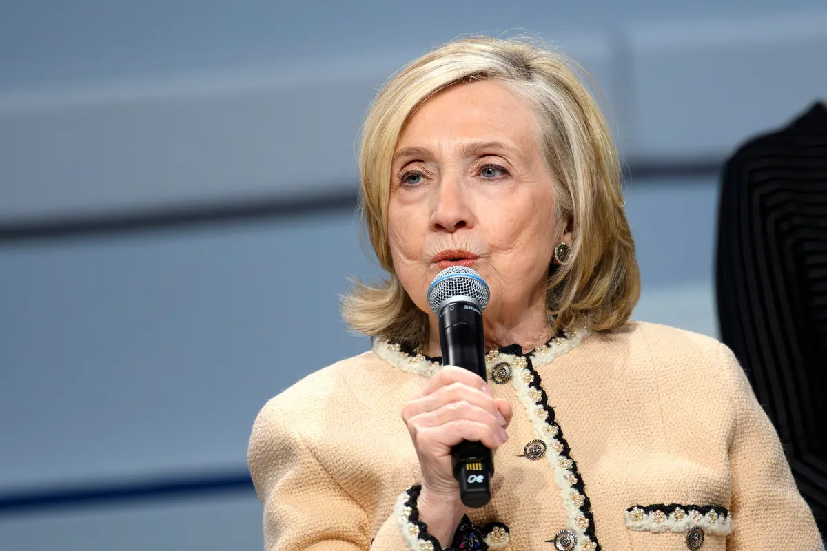 Hillary Clinton: Trumpova vlada skriva Epsteinove dokumente