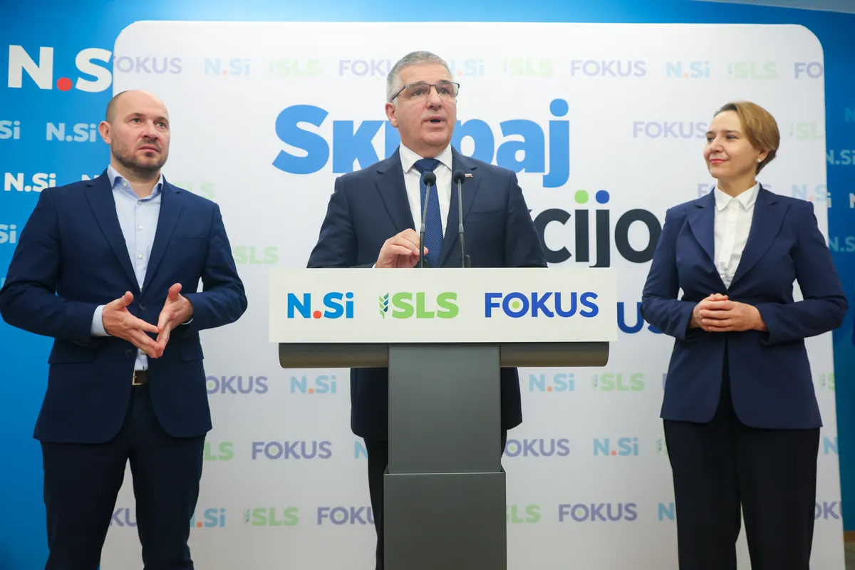 Desnosredinski trojček napoveduje "bronasto medaljo" na prihajajočih volitvah