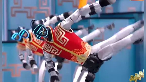Kitajci osupnili svet s plešočimi "kung-fu roboti"