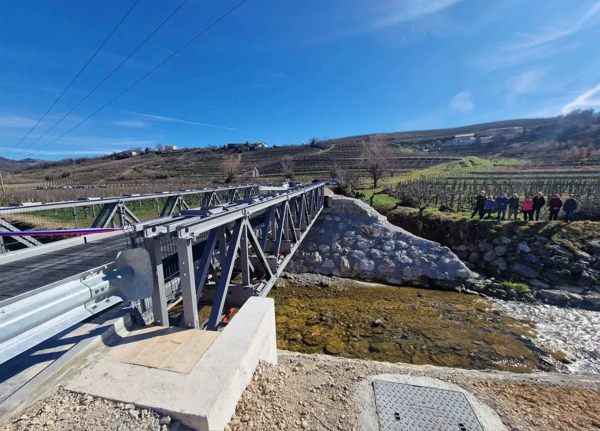 V Brdih odprli nadomestni most, ki ga je novembra uničila ujma