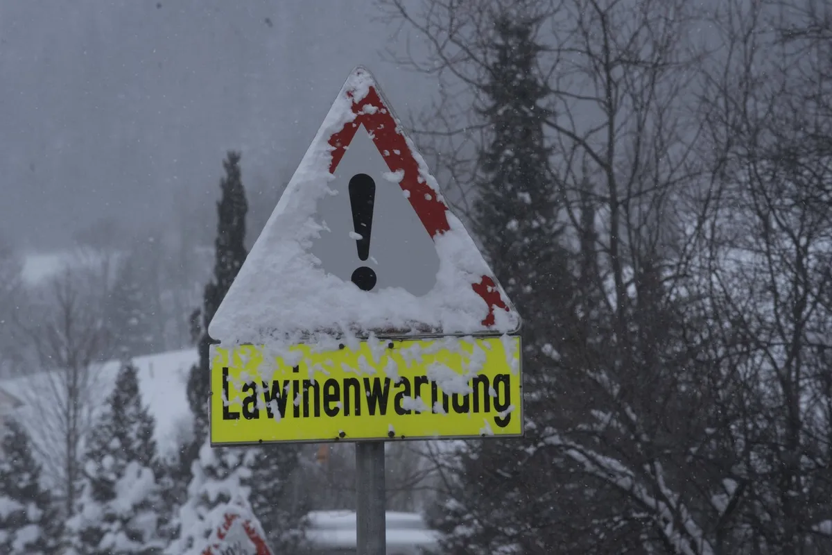 Snežni plazovi v Avstriji terjali še tri življenja