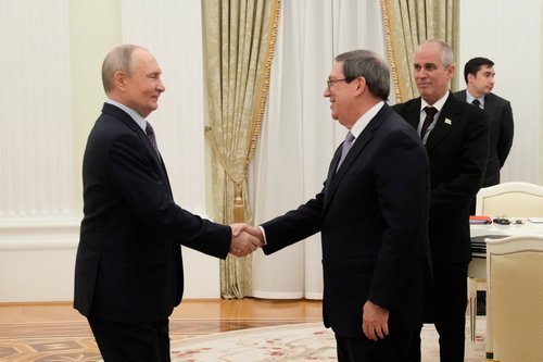 Vladimir Putin in kubanski zunanji minister Bruno Rodriguez
