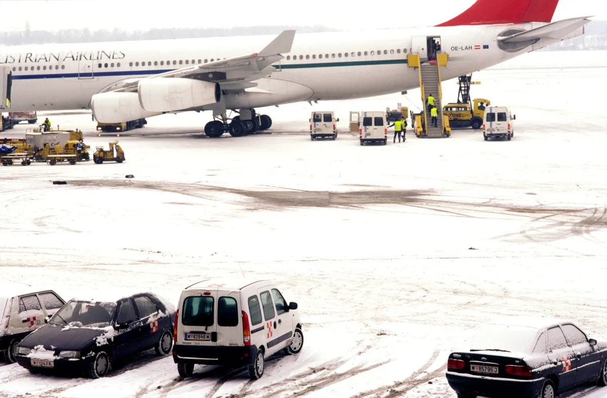 Tudi v Avstriji zaradi snega težave v prometu, zaprli celo dunajsko letališče