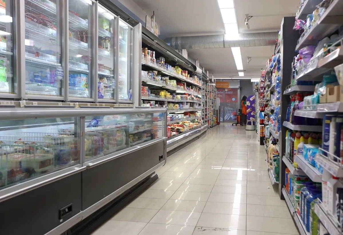 Zaradi kemičnega tveganja odpoklicali svinjsko meso. V katerih trgovinah so ga prodajali?