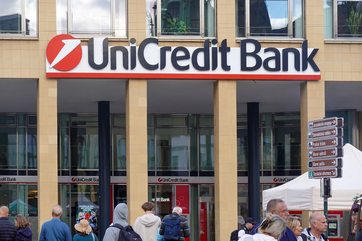 Poskušal oropati banko, nato pa devet ur ostal ujet v trezorju