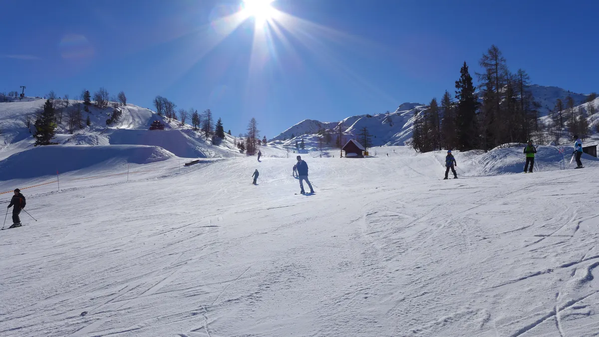 Na smučišču Vogel sta se huje poškodovala otroka
