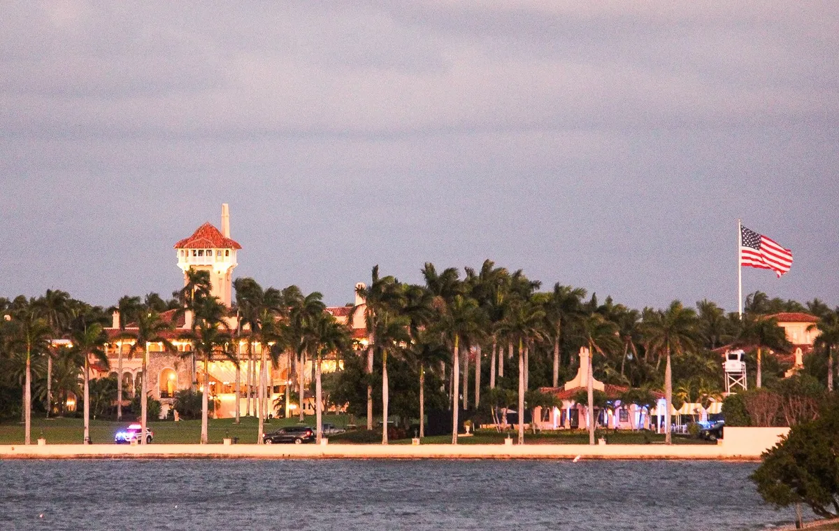 Moškega ubili, potem ko je vstopil v varovani del Trumpove rezidence v Mar-a-Lagu