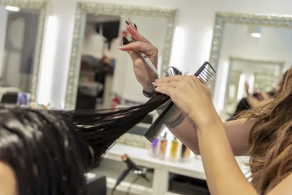 Ali pogostejše striženje las pospeši njihovo rast?