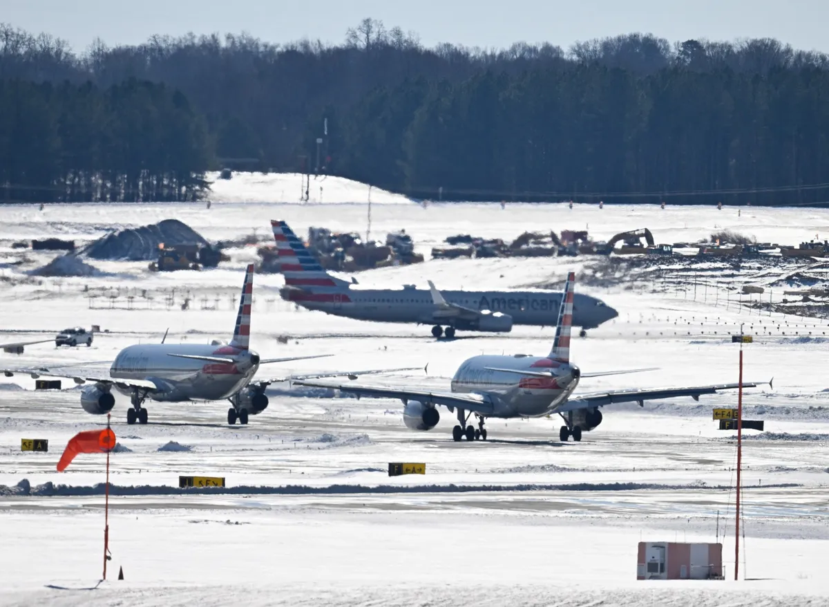 Snežni vihar ohromil severovzhod ZDA, odpovedanih več kot 5000 letov