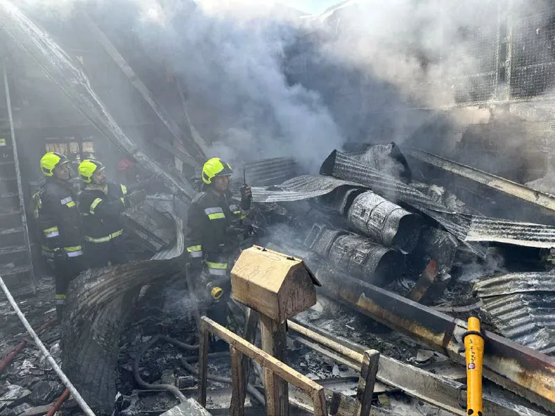 V iranski provinci Isfahan na tržnico strmoglavil vojaški helikopter, štirje mrtvi