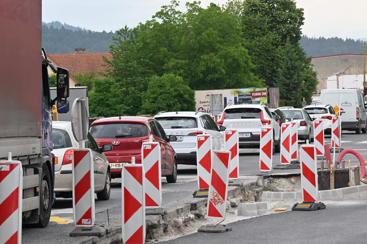 Zaradi prenove pomembnega križišča gneča v ljubljanski Šiški