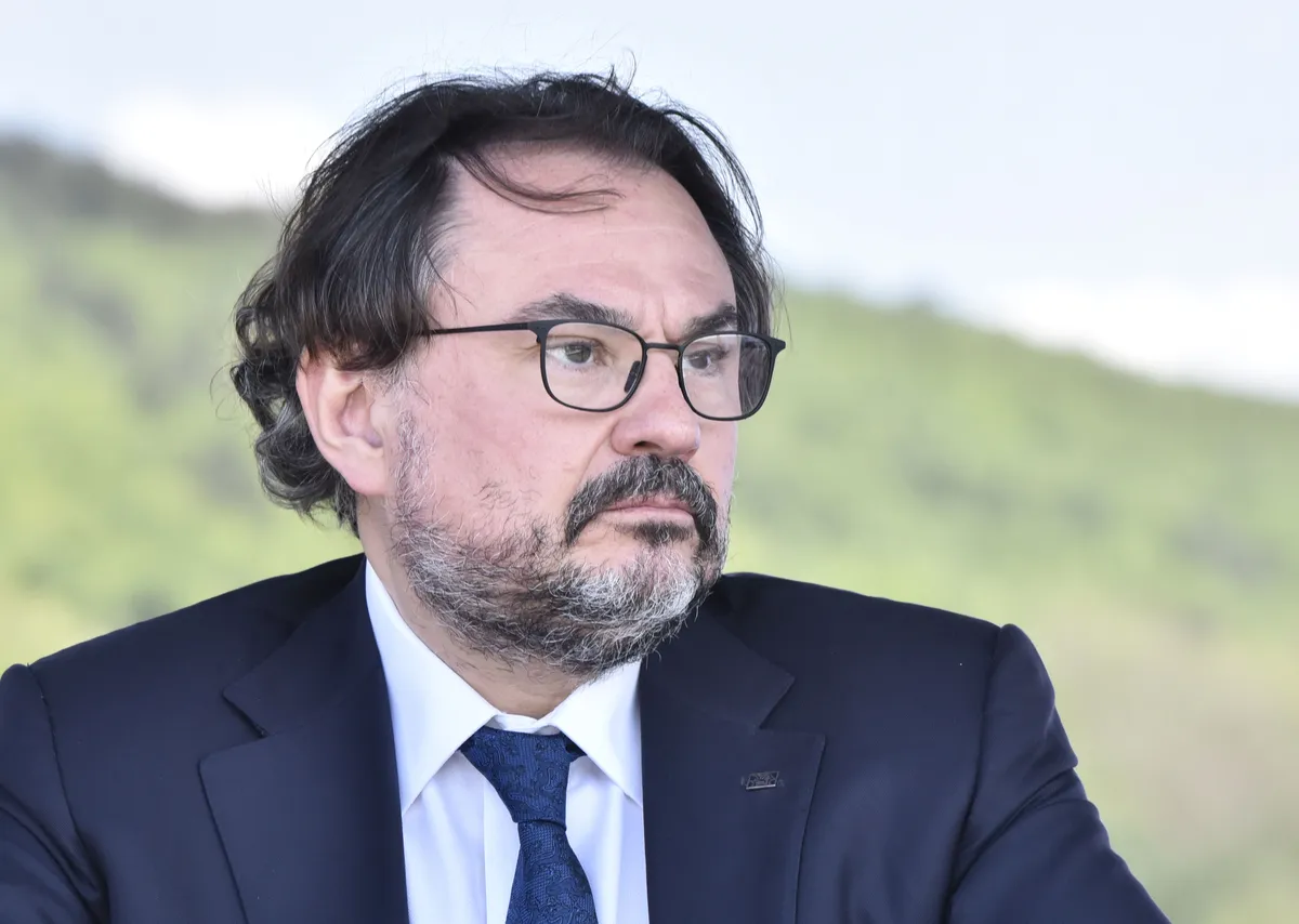 Vlada odloča o razrešitvi častnega konzula, ki od Slovenije terja ogromno odškodnino