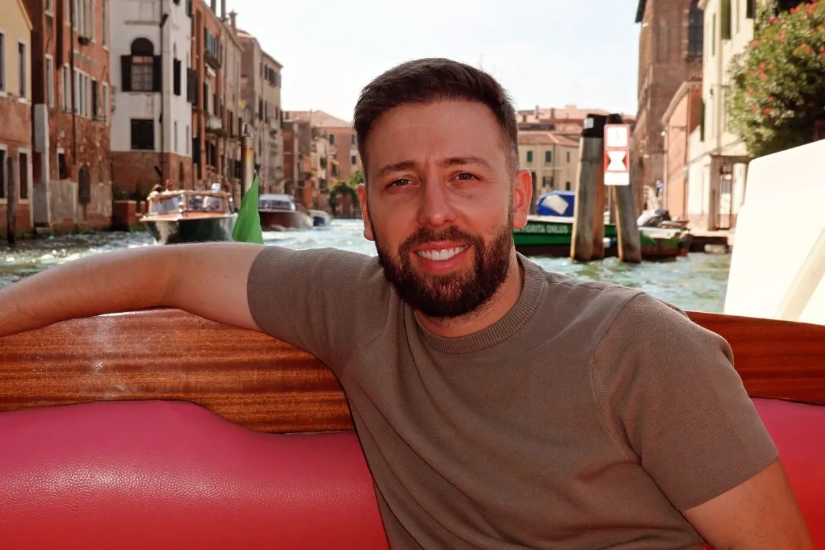 V ŽIVO: Policija bo razkrila podrobnosti pridržanja vplivneža Aleksandra Repića