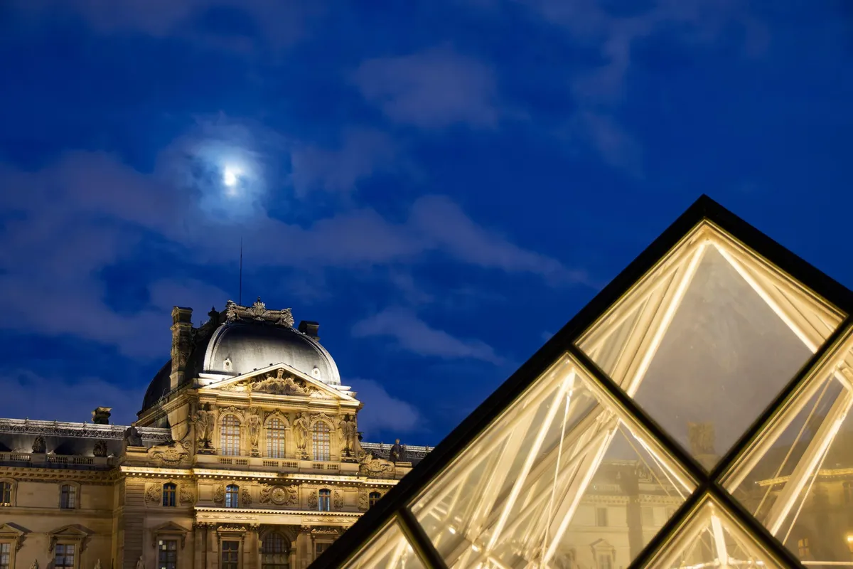 Dan po odstopu direktorice francoska vlada že imenovala novega direktorja Louvra