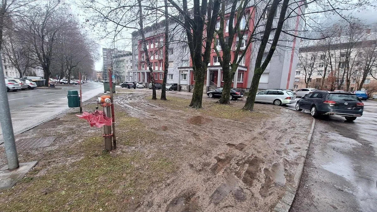 Občina Jesenice opozarja: Zelenice niso parkirišča