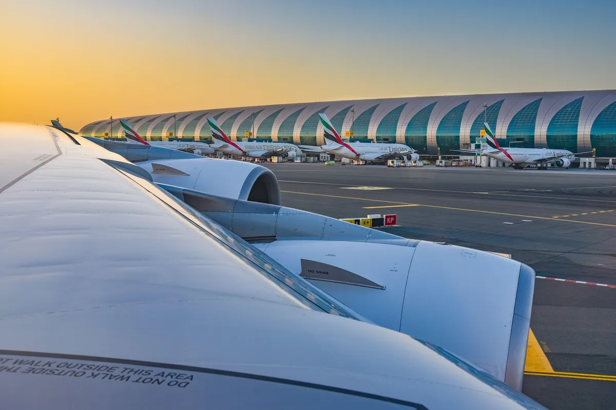 Ponekod na Bližnjem vzhodu začasno zaprli zračni prostor, odpovedani tudi vsi leti z letališč v Dubaju