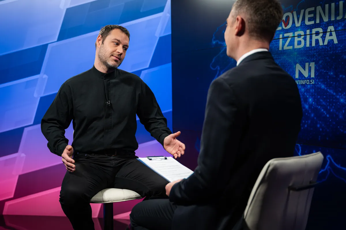 Je bil Miha Kordiš že kdaj pri zdravniku zasebniku? "Hm … Bi moral malo razmisliti"