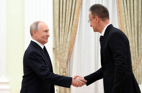 Russian President Vladimir Putin shakes hands with Hungarian Foreign Minister Peter Szijjarto during a meeting in Moscow, Russia, March 4, 2026. Sputnik/Grigory Sysoyev/Pool via REUTERS ATTENTION EDITORS - THIS IMAGE WAS PROVIDED BY A THIRD PARTY.