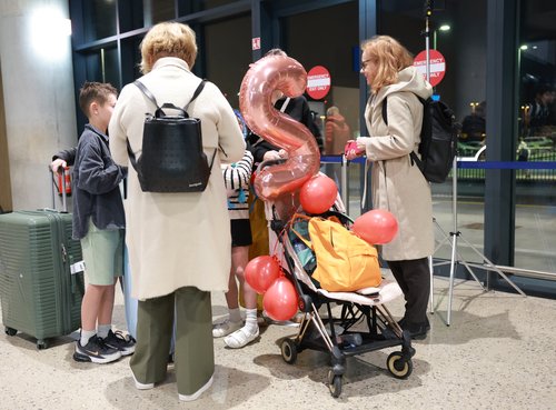 Brnik, prihodi, evakuacija, Oman