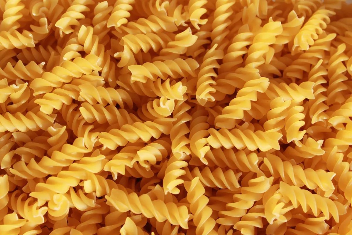 Trgovec zaradi možnih ostankov pesticidov odpoklical testenine