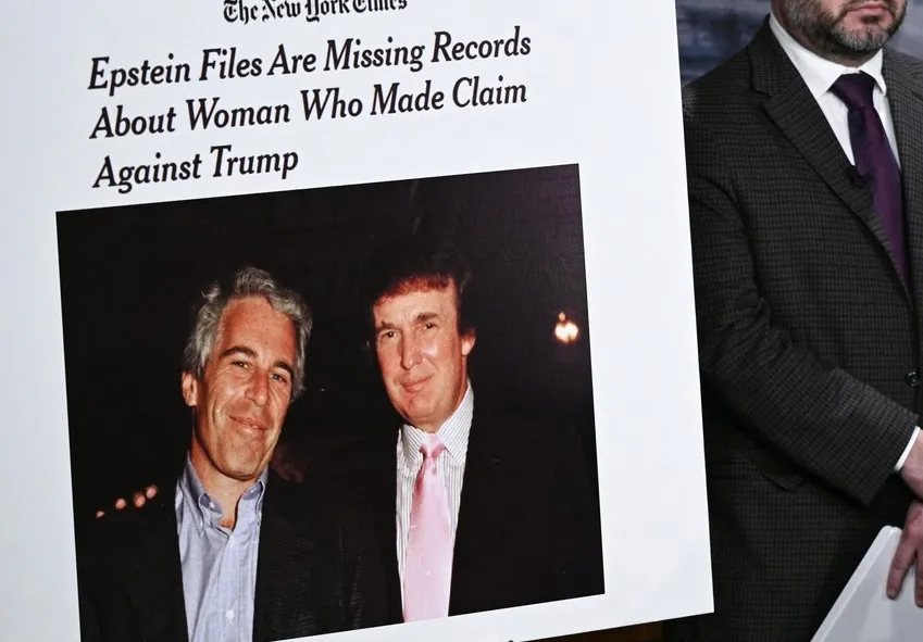 Novi Epsteinovi dokumenti odpirajo številna vprašanja o predsedniku Trumpu