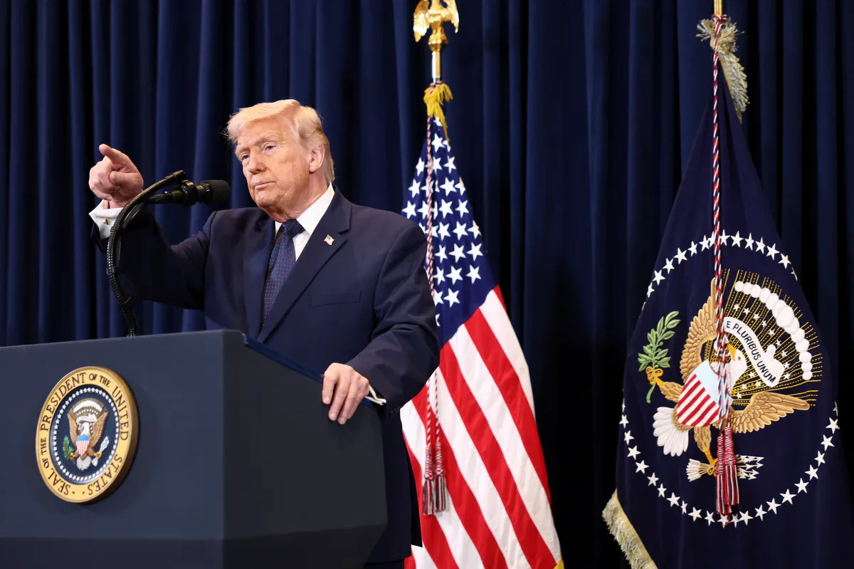 Trump o "smrti, ognju in besu", če bo Iran oviral promet skozi Hormuško ožino