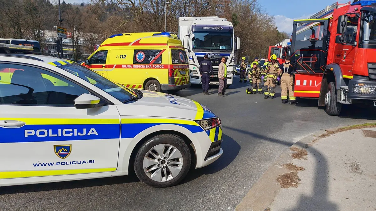 Nesreča na Celovški ohromila promet v delu Ljubljane