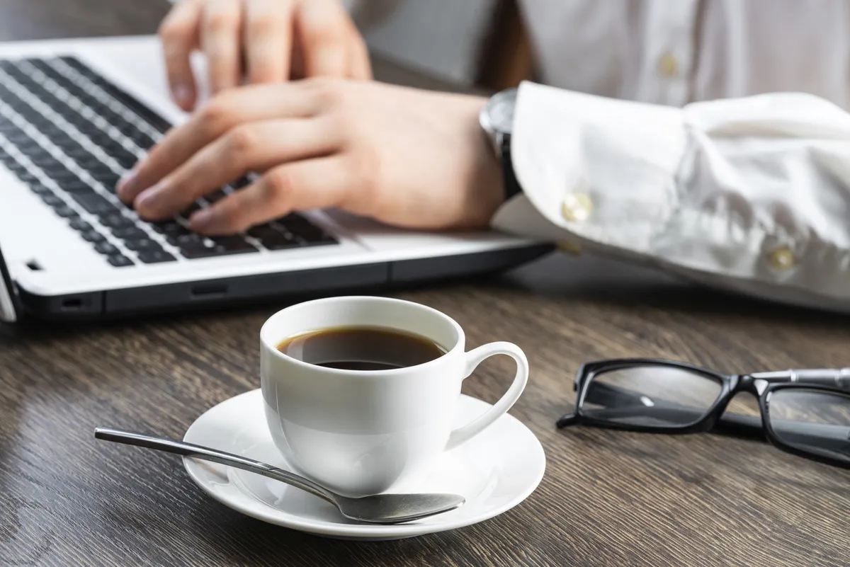 Pozabite na kavo: raziskava pokazala presenetljivo alternativo brez kofeina