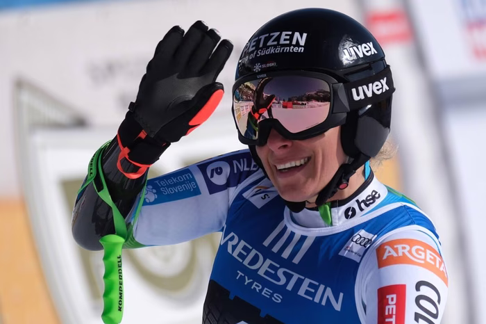 Ilka Štuhec zapira smučarsko knjigo