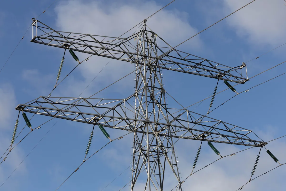 Vlada podaljšala nižjo stopnjo tveganja pri oskrbi z energijo