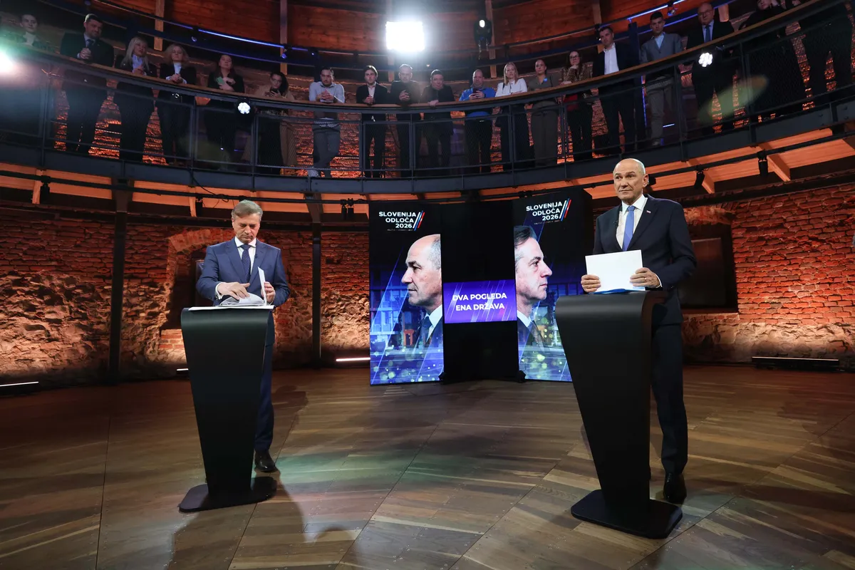 Kolumna Luke Lisjaka Gabrijelčiča: Obsojeni na črno magijo zakulisnih koalicijskih pogajanj