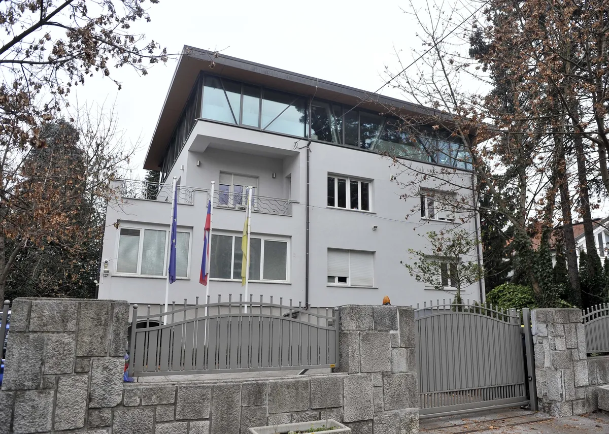 Sova potrdila, da so bili trije izraelski paraobveščevalci 11. decembra na sedežu SDS