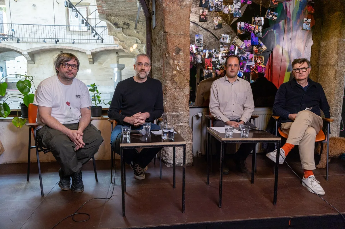 Intelektualci in umetniki v javnem pismu proti vmešavanju v predvolilno kampanjo