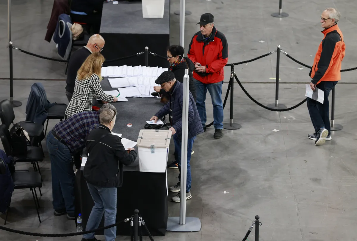 Kdaj bodo znani prvi delni neuradni izidi volitev