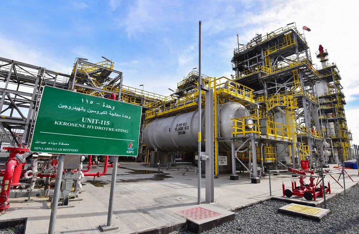 Po napadu z droni v kuvajtski rafineriji izbruhnil požar