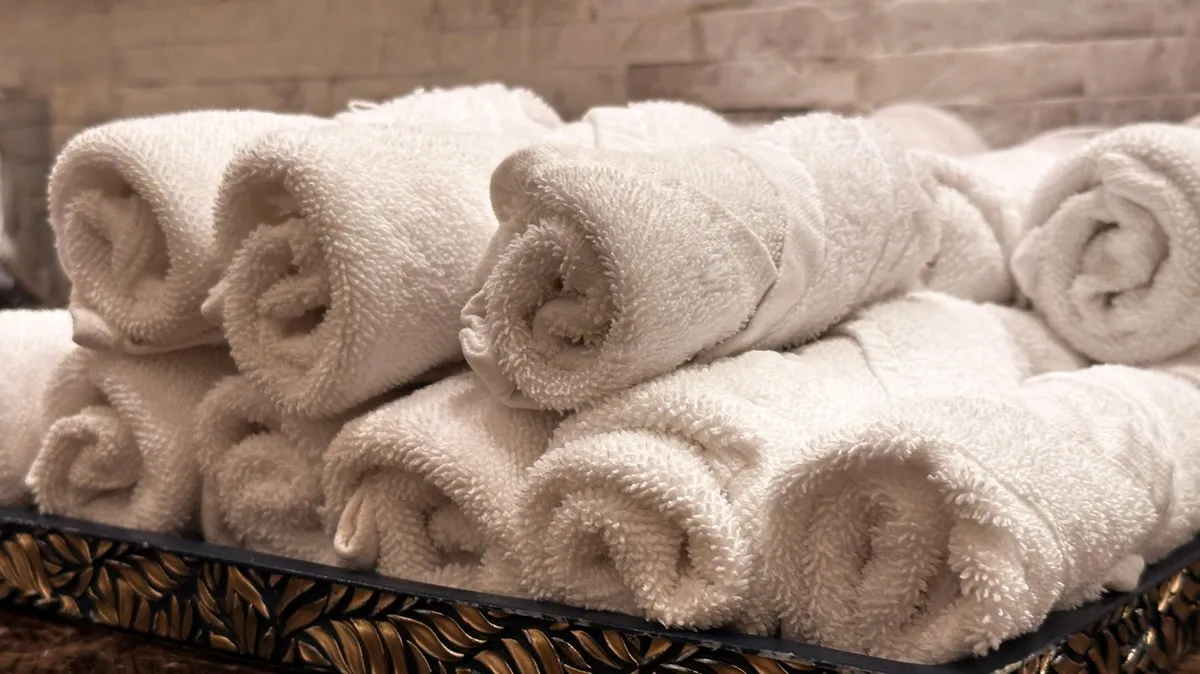 Zakaj brisače tudi po pranju nimajo vonja po svežem in kakšna je rešitev