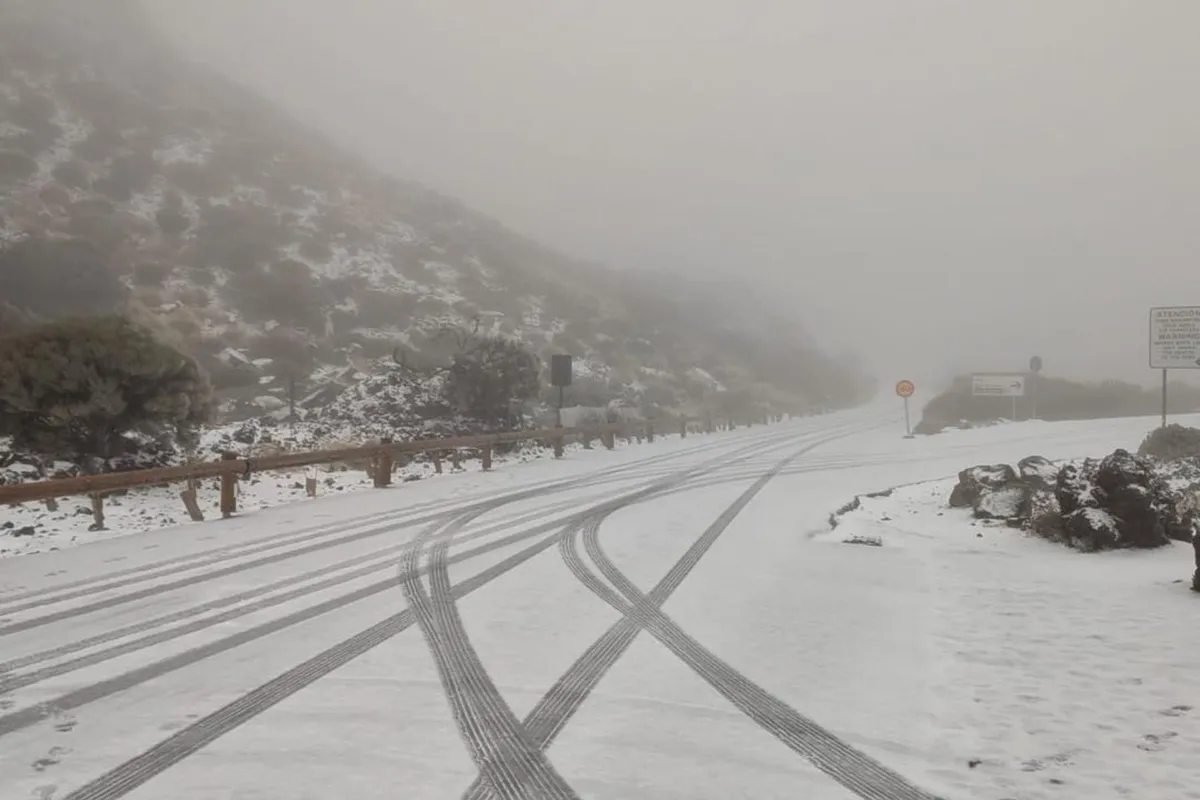 Tenerife zaradi neurja pobelil sneg (FOTO)