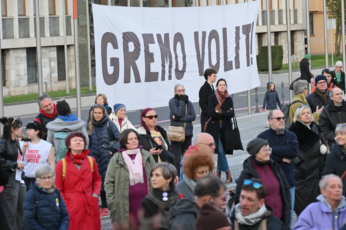 Protestni predvolilni shod na Trgu republike: "Gremo volit!"